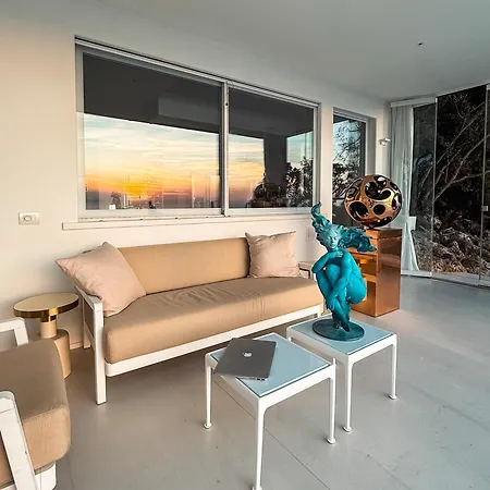 Azzurro Capri أناكابْري