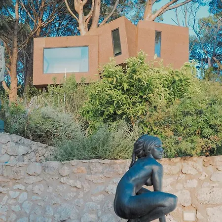 Azzurro Capri أناكابْري